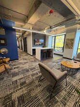 44 S Vail Ave, Arlington Heights, IL for lease Interior Photo- Image 1 of 5