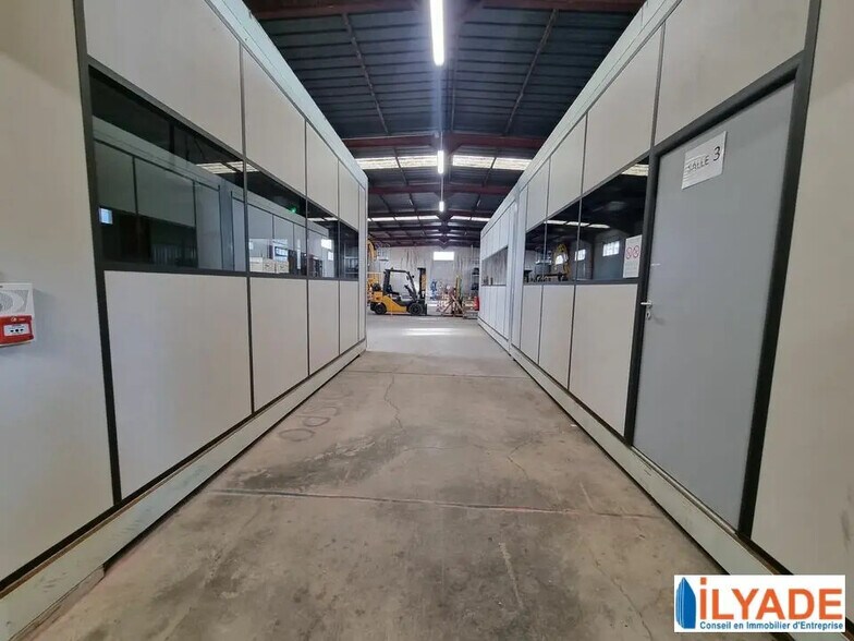 Rue De La Glacière, Vitrolles for lease - Building Photo - Image 3 of 8