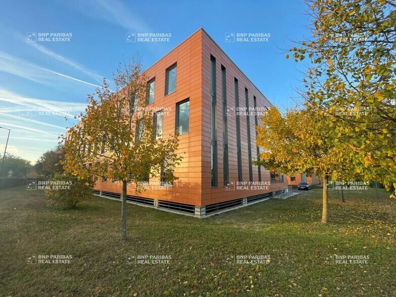 Office in Olivet for lease - Building Photo - Image 2 of 23