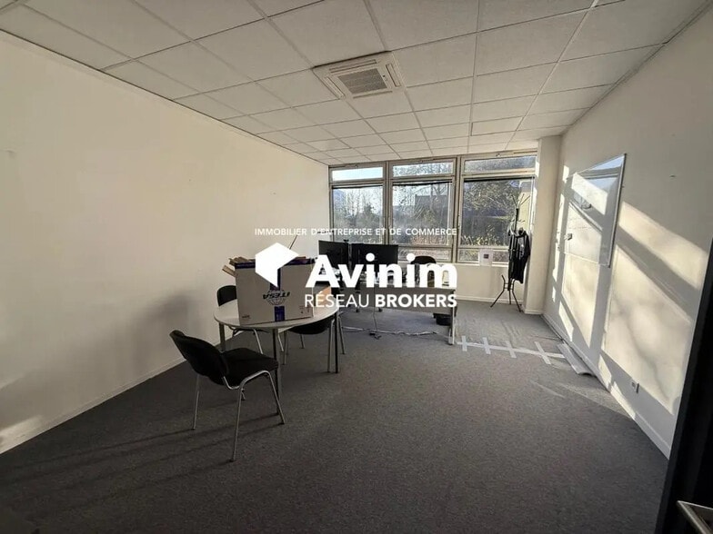 Office in Cergy for lease - Interior Photo - Image 2 of 4