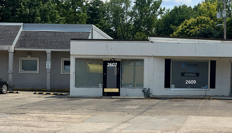 2607-2609 SW 17th St, Topeka, KS for lease - Building Photo - Image 1 of 1