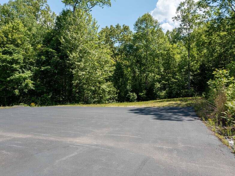 6573 NC 226 Rd, Spruce Pine, NC for sale - Building Photo - Image 2 of 13