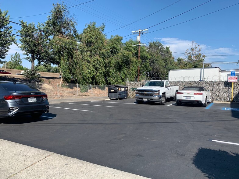 19459-19463 Ventura Blvd, Tarzana, CA for lease - Building Photo - Image 3 of 3