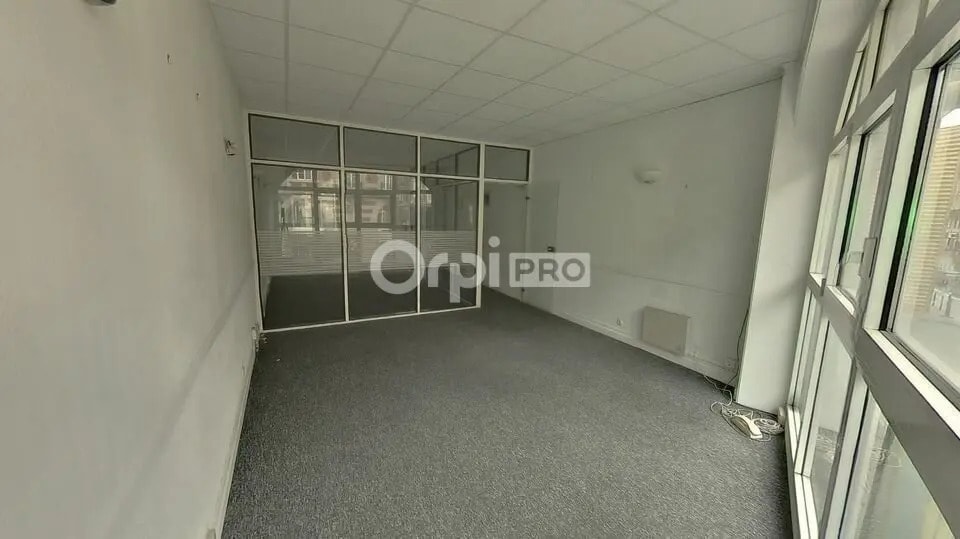 Office in Lille for lease - Interior Photo - Image 2 of 4