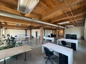 131 W Seeboth St, Milwaukee, WI for lease Interior Photo- Image 2 of 16