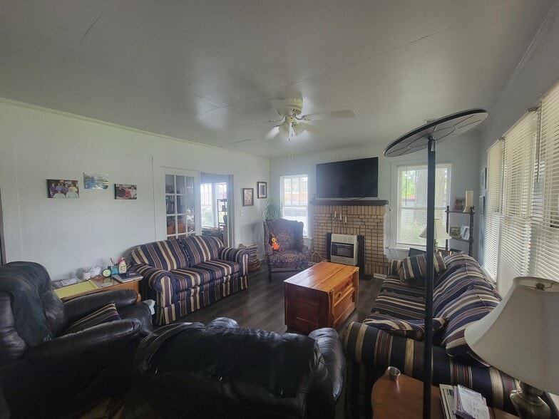10895 Commerce St, Summerville, GA for sale - Interior Photo - Image 3 of 5