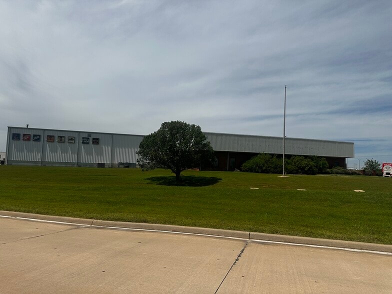 5301 SW 11th St, Lawton, OK for sale - Building Photo - Image 1 of 10