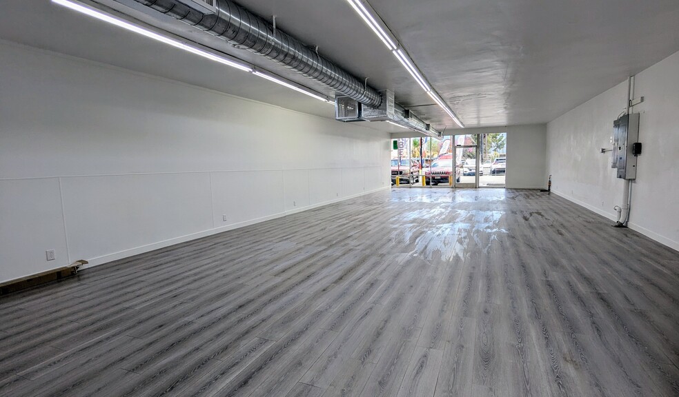 124-140 E Arrow Hwy, Covina, CA for lease - Interior Photo - Image 2 of 9