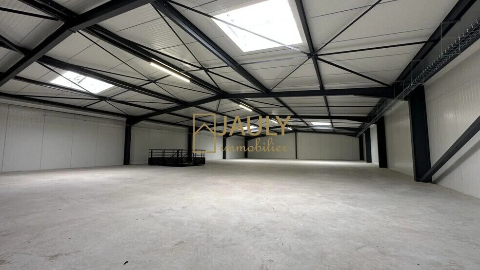 Retail in Mareuil-lès-Meaux for lease - Building Photo - Image 3 of 12