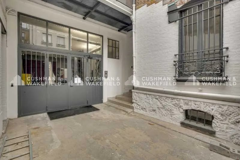 Office in Montrouge for lease - Building Photo - Image 2 of 14