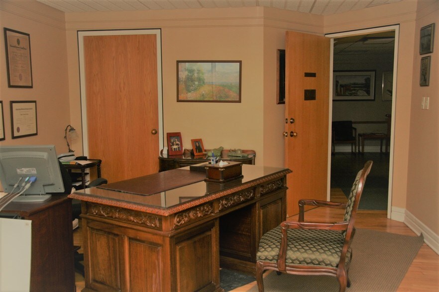 1929 Russell Rd, Ottawa, ON for lease - Interior Photo - Image 2 of 24