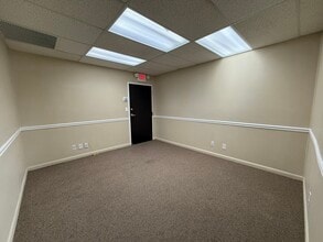 1881 NE 26th St, Wilton Manors, FL for lease Interior Photo- Image 2 of 4