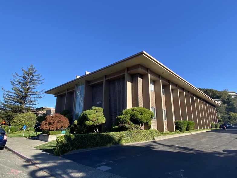 1300 S Eliseo Dr, Greenbrae, CA for lease - Building Photo - Image 2 of 3