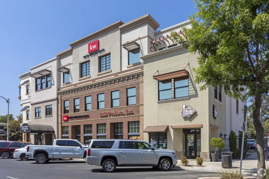 400-410 E Main St, Visalia, CA for lease - Building Photo - Image 3 of 24