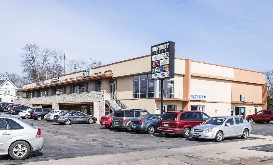 530-551 Campus Pl, Oshkosh, WI for sale - Primary Photo - Image 1 of 1