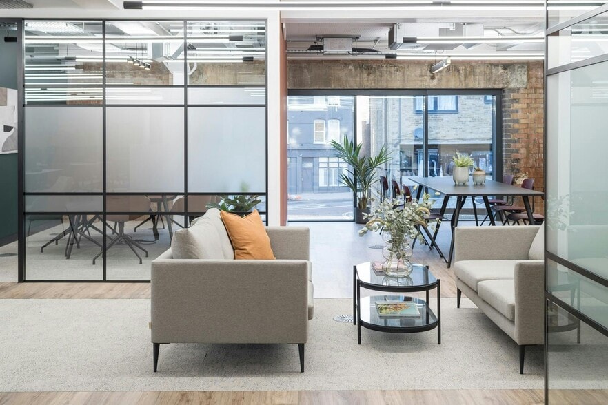 36-52 Fortess Grv, London for lease - Building Photo - Image 1 of 16