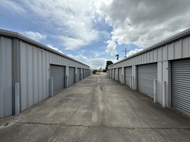 1420 S 21st St, Nederland TX - Self Storage Facility