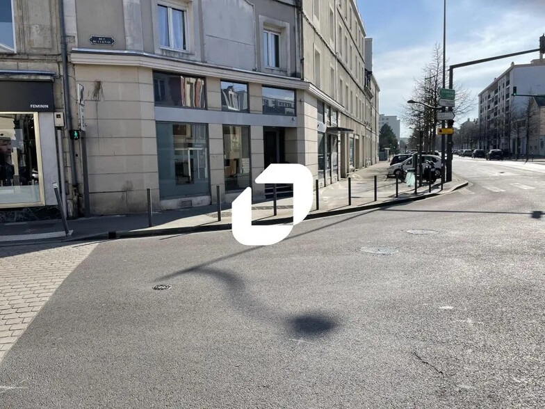 Retail in Reims for lease - Building Photo - Image 1 of 5