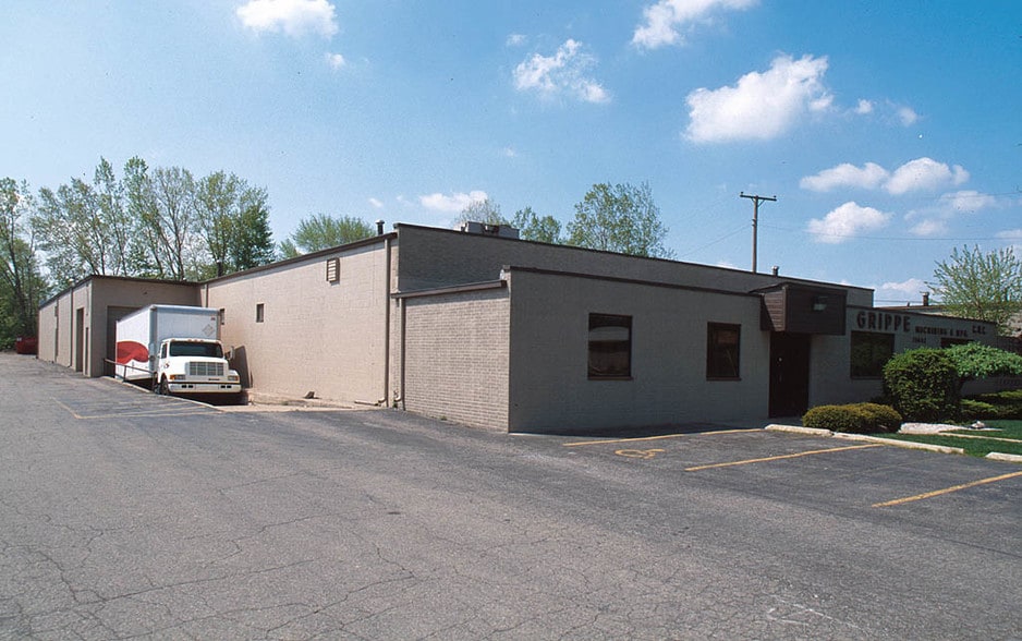 15642 Common Rd, Roseville, MI for sale - Building Photo - Image 2 of 7