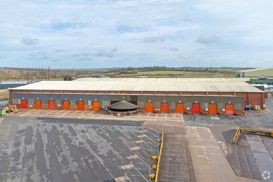 East Midland Distribution Hub portfolio of 3 properties for sale on LoopNet.com - Primary Photo - Image 3 of 3