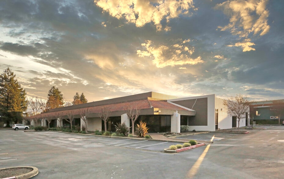 960-1000 Hamlin Ct, Sunnyvale, CA for lease - Building Photo - Image 1 of 2