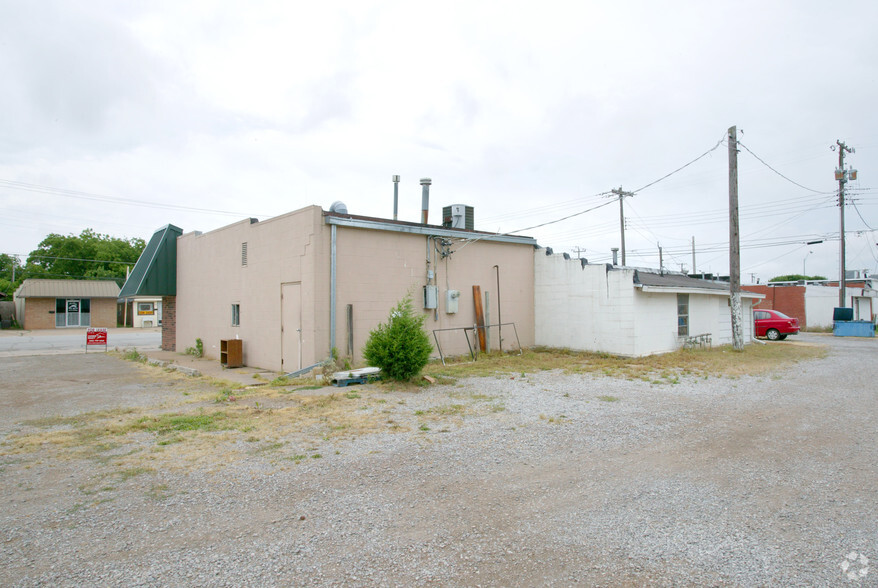 117 N Broadway St, Moore, OK for lease - Building Photo - Image 3 of 4