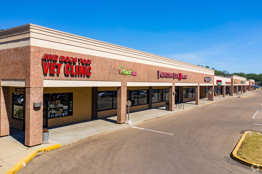 2502-2608 Allen Blvd, Middleton, WI for lease - Primary Photo - Image 1 of 5