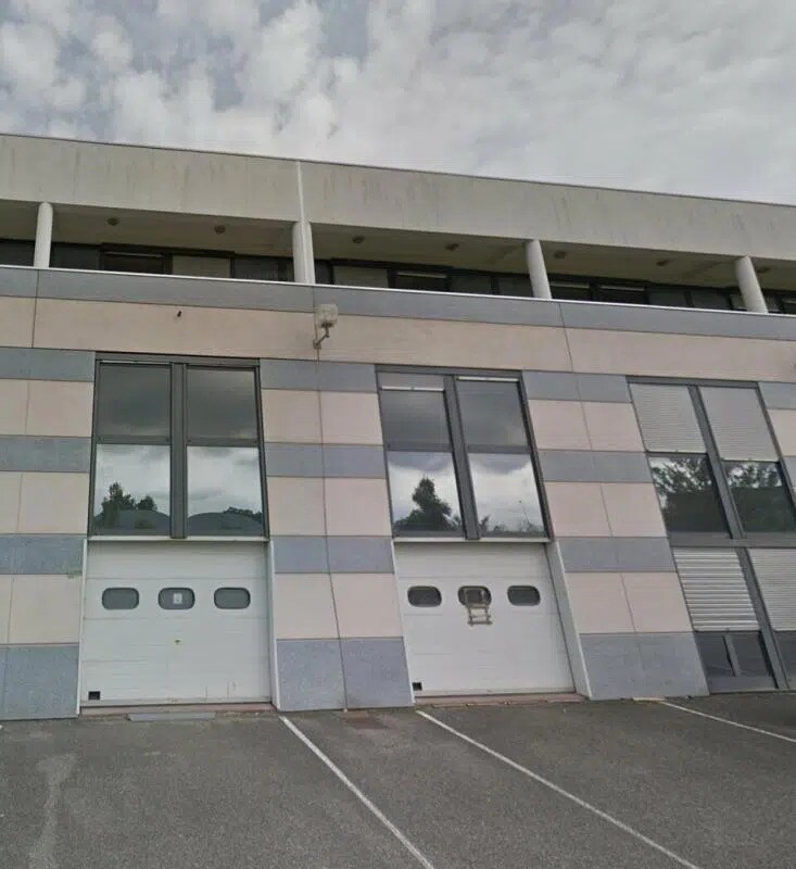 Retail in Saint-Quentin-Fallavier for lease Building Photo- Image 1 of 4