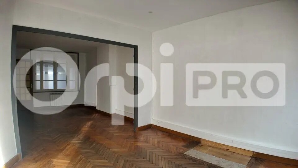 Retail in Arras for lease - Building Photo - Image 3 of 10