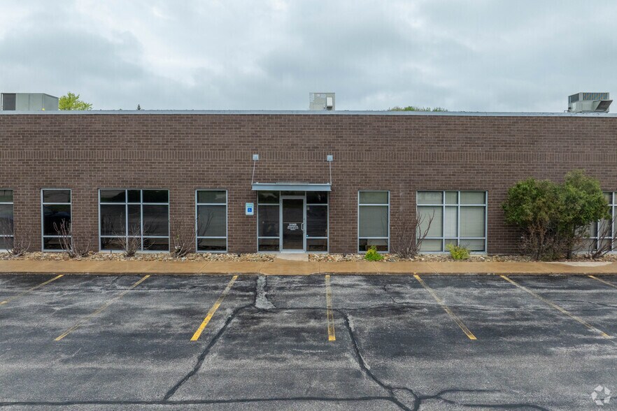 31005 Bainbridge Rd, Solon, OH for lease - Building Photo - Image 2 of 5
