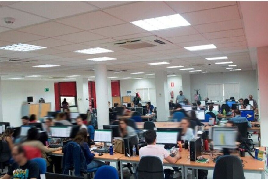 Office in SEVILLA for lease - Building Photo - Image 1 of 10