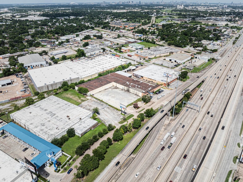6628-6630 Gulf Fwy, Houston, TX for lease - Building Photo - Image 3 of 8