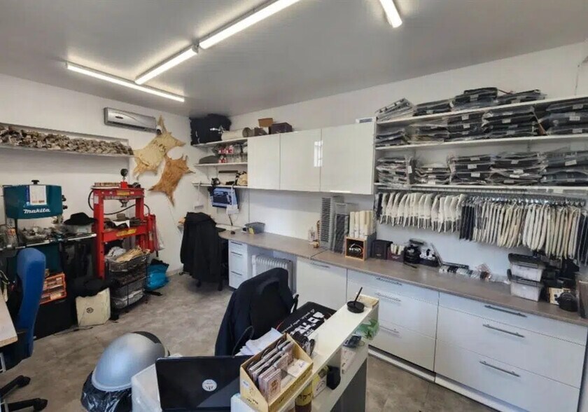 Retail in Paris for lease - Interior Photo - Image 3 of 4