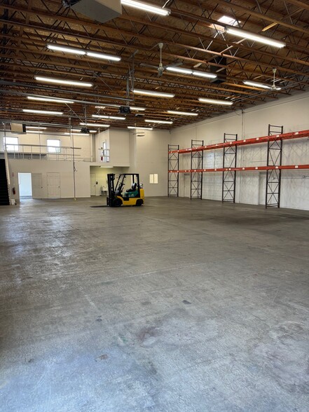 905 N Main St, North Salt Lake, UT for lease - Interior Photo - Image 3 of 9