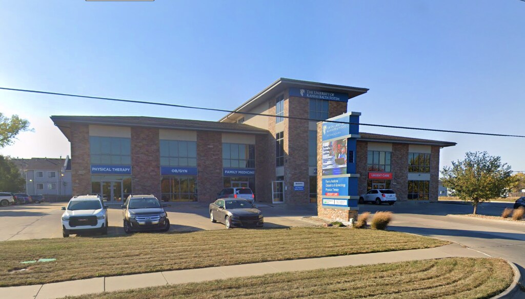 2641 SW Wanamaker Rd, Topeka, KS for lease Building Photo- Image 1 of 4