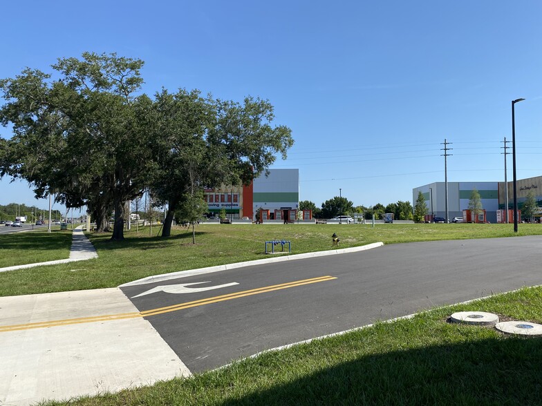 2643 E Irlo Bronson Memorial Hwy, Kissimmee, FL for lease - Primary Photo - Image 2 of 6