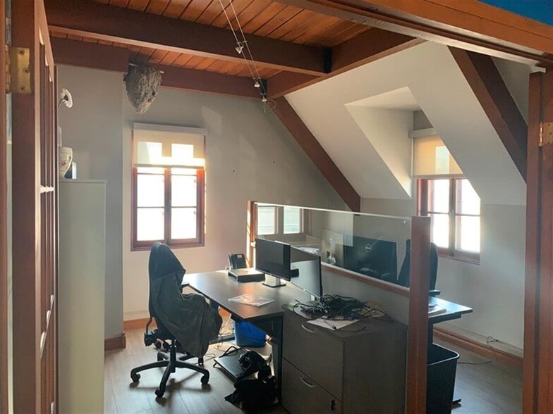 275 Boul Des Braves, Terrebonne, QC for sale - Interior Photo - Image 3 of 9