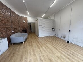 154 Conway Rd, Colwyn Bay for lease Interior Photo- Image 2 of 9