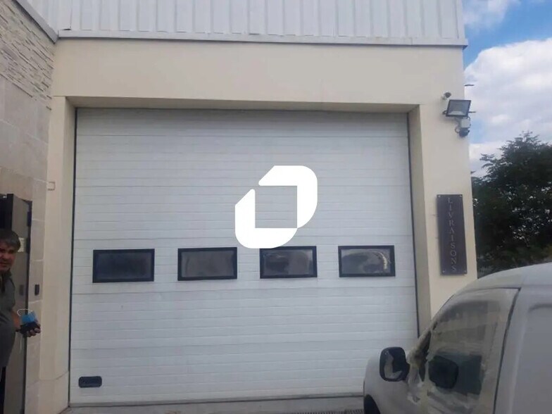 Flex in Noisy-le-Sec for lease - Building Photo - Image 1 of 3