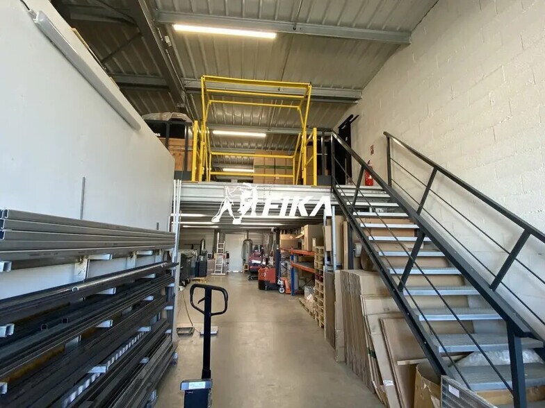 Flex in Montrabé for lease - Interior Photo - Image 2 of 12