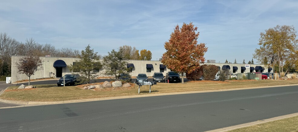 5600 Pioneer Creek Dr, Maple Plain, MN for sale - Building Photo - Image 1 of 13