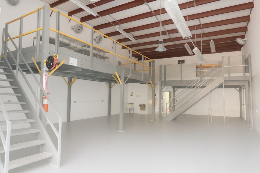 2110-2180 Anntom Dr, Fort Lauderdale, FL for lease - Building Photo - Image 2 of 7