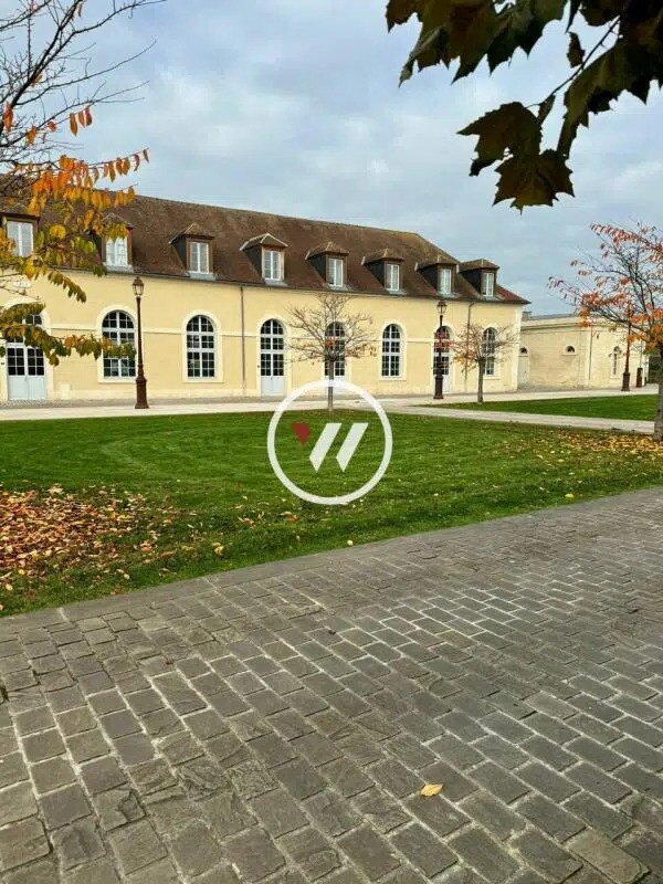 Flex in Compiègne for lease Building Photo- Image 1 of 5