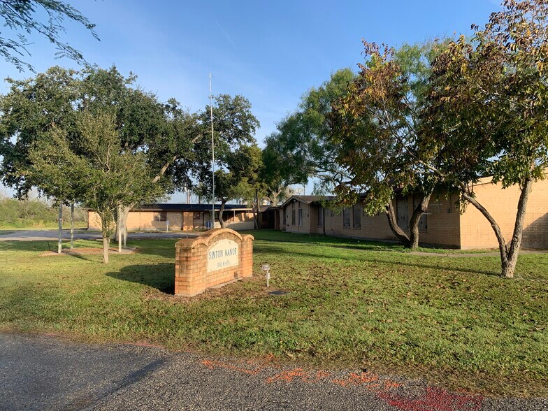 936 W 4th St, Sinton, TX for sale - Building Photo - Image 1 of 1