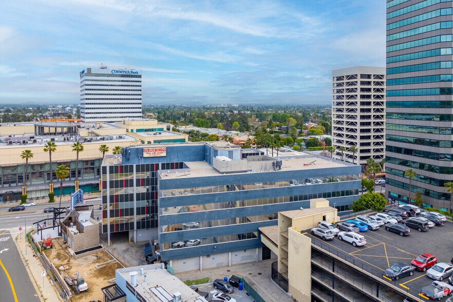 15300 Ventura Blvd, Sherman Oaks, CA for lease - Building Photo - Image 3 of 19