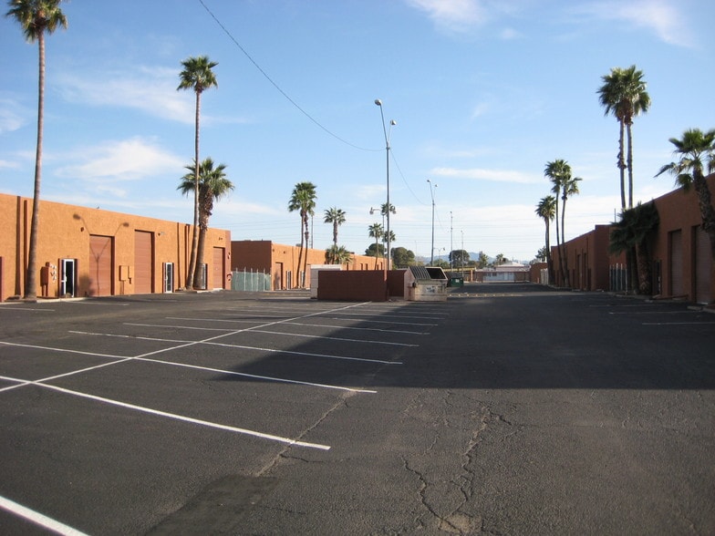 3334 W McDowell Rd, Phoenix, AZ for lease - Building Photo - Image 2 of 9