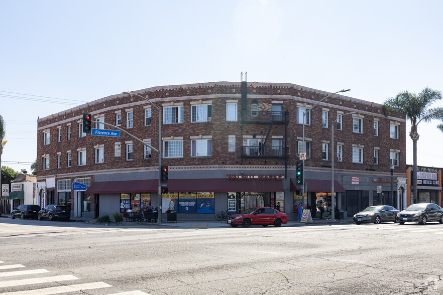 2686 - 2688 E Florence Ave, Huntington Park, CA for lease - Primary Photo - Image 1 of 16