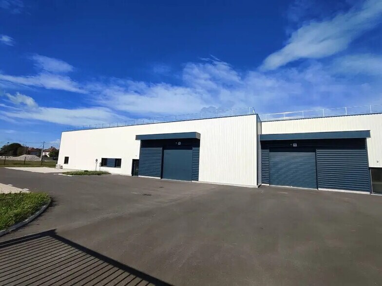 Flex in Granieu for sale - Building Photo - Image 3 of 11