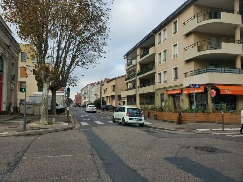 Retail in Craponne for sale - Building Photo - Image 1 of 9