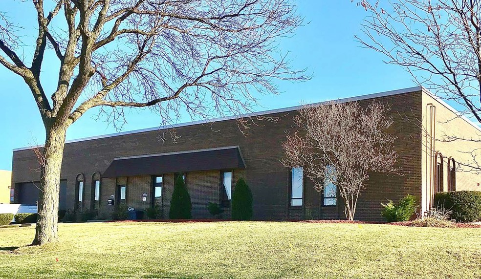 2807-2815 Centre Cir, Downers Grove, IL for sale - Building Photo - Image 1 of 1